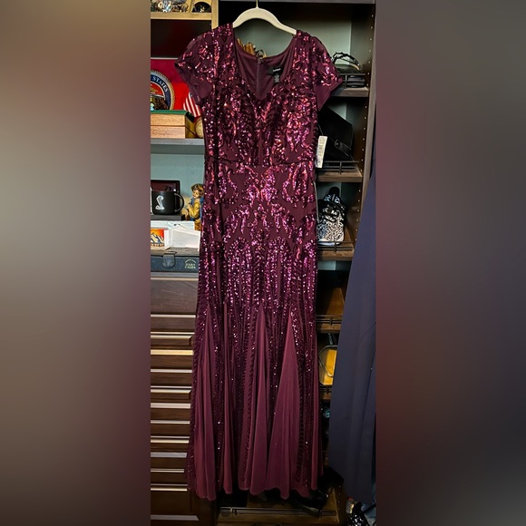 AVAILABLE Brand new absolutely gorgeous R & M Richards sequins dress size 6/8. - Picture 1 of 7